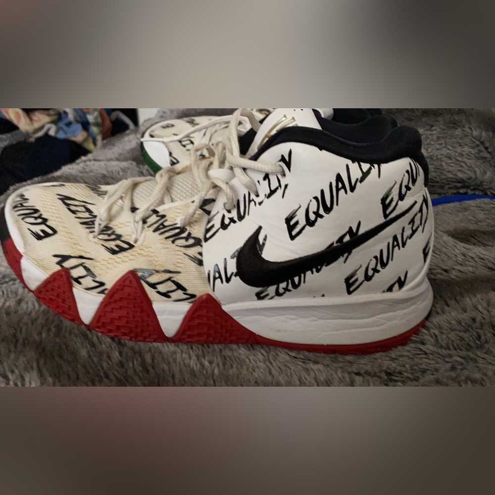 Like new equality shoe Kyrie